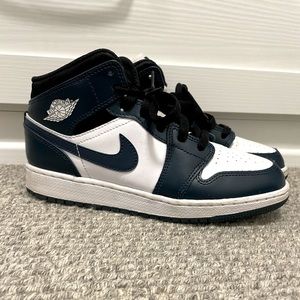 Air Jordan 1 Mid Armory Navy